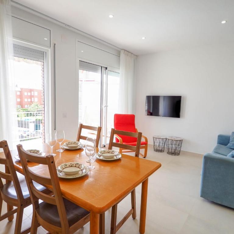 Sitges with pool near beach by Hello Homes Sitges - Apartamento de 2 dormitorios - 4