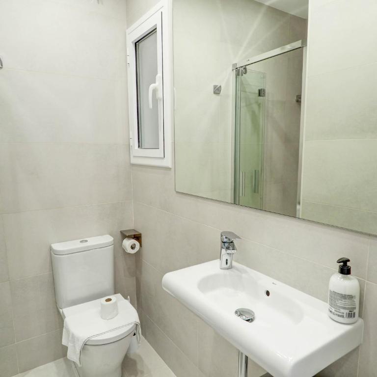 Sitges with pool near beach by Hello Homes Sitges - Apartamento de 2 dormitorios - 42