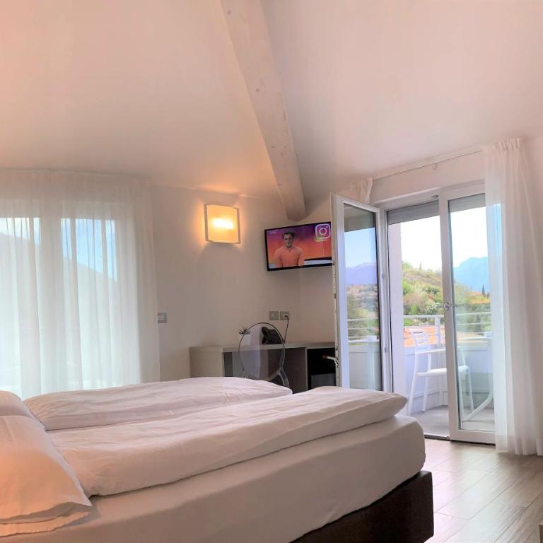 Albergo Garni Francesco - Comfort Doppel- oder Zweibettzimmer mit Seeblick - 2