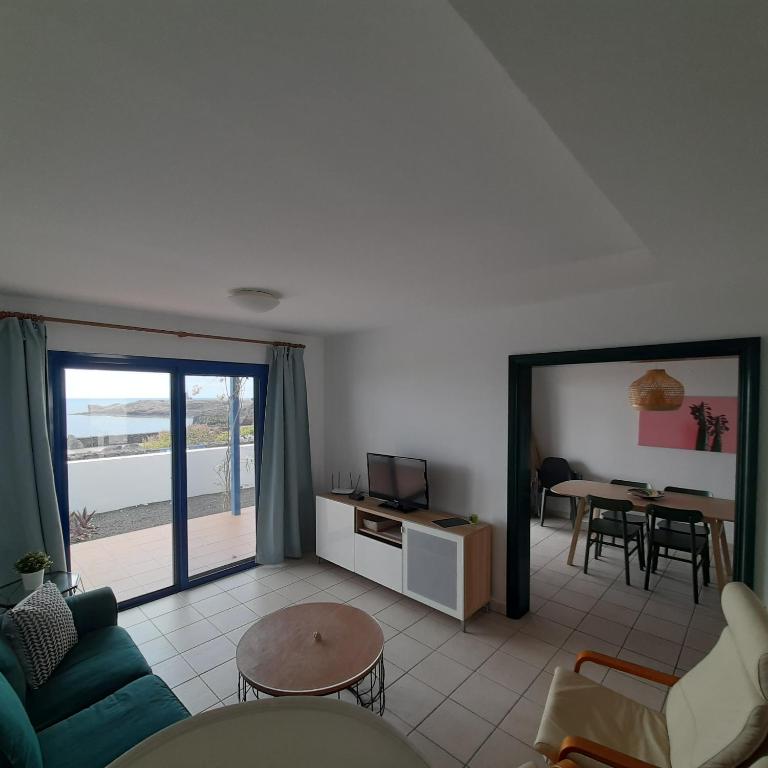 Las Moreras Playa Blanca - Three-Bedroom Townhouse - 11