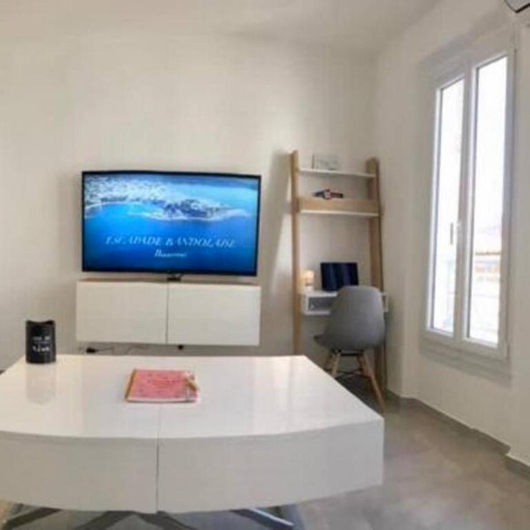 Escapade Bandolaise, 100 mètres de la plage - Studio - 8