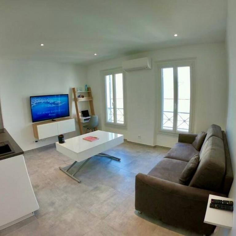 Escapade Bandolaise, 100 mètres de la plage - Studio - 23