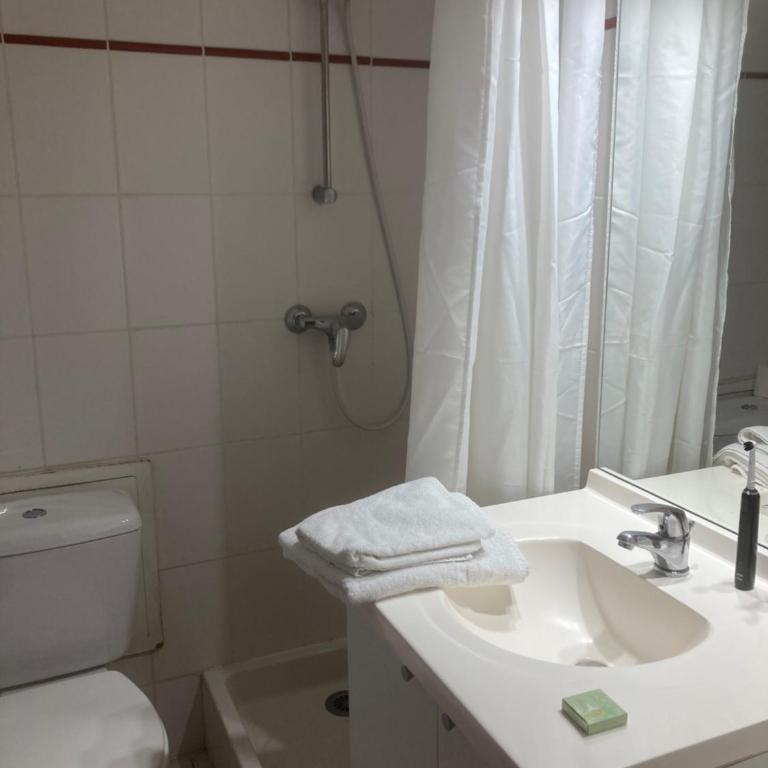 Appartement 4/6 pers 38m2, vue montagne, piscine chauffée, 500m centre ville - Appartement 2 Chambres - 12