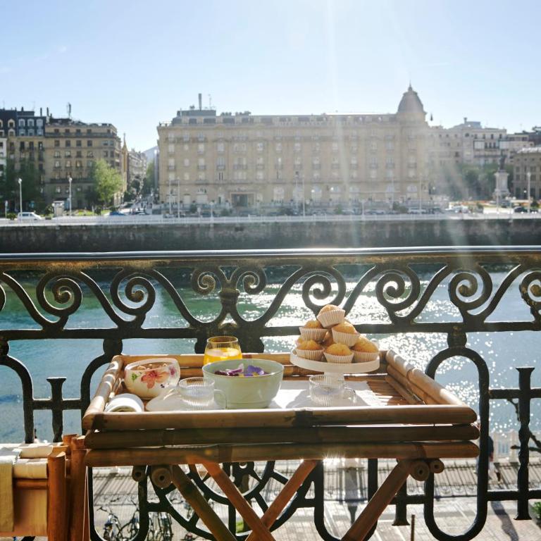 Deluxe Apt-Views to historic Maria Cristina Hotel - Apartamento con vistas al mar - 8