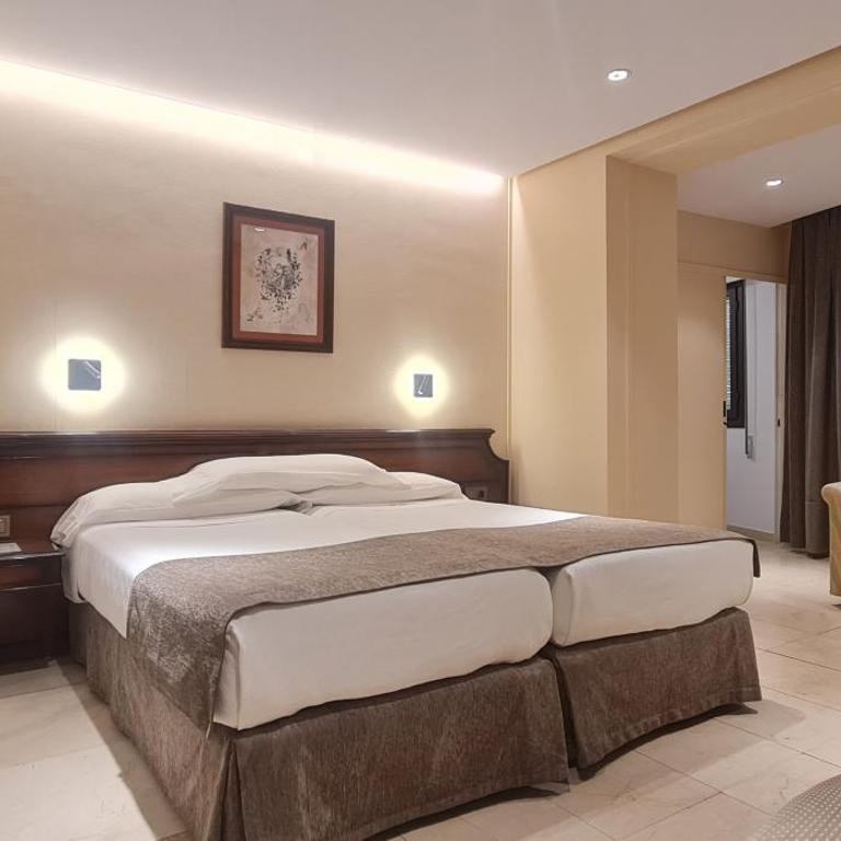 Gran Hotel Paraiso - Superior Double Room with 3 Beds - 10