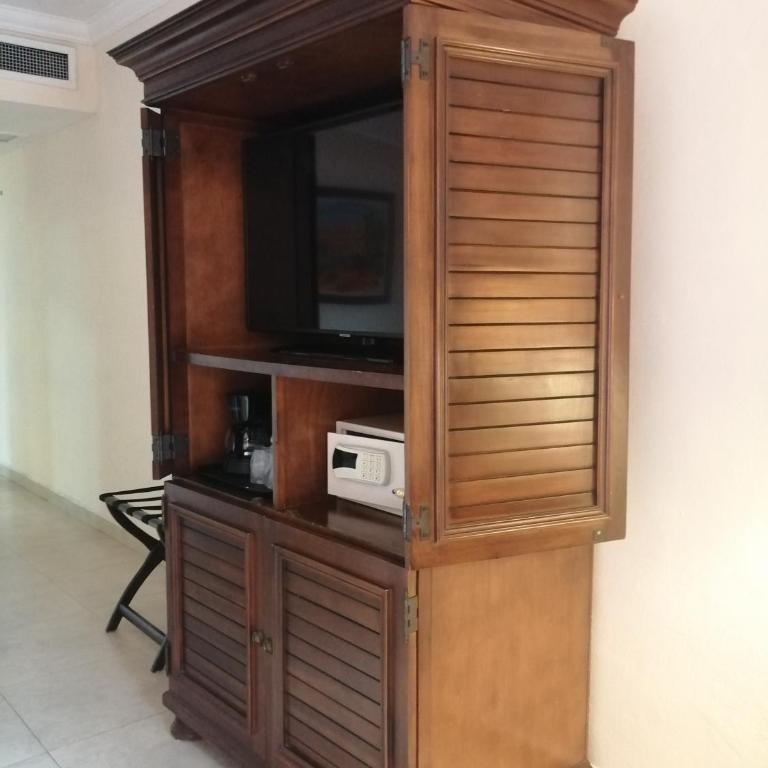 Holiday Inn Merida by IHG - Standard Room - 5