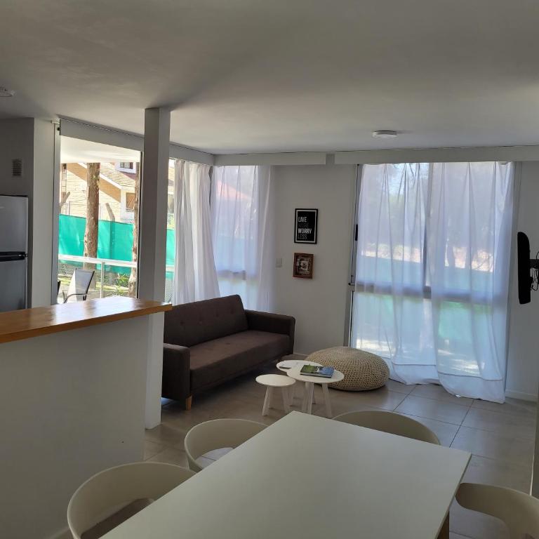 Departamento impecable ,complejo cerrado, asador y pileta - Apartamento de 3 dormitorios - 17