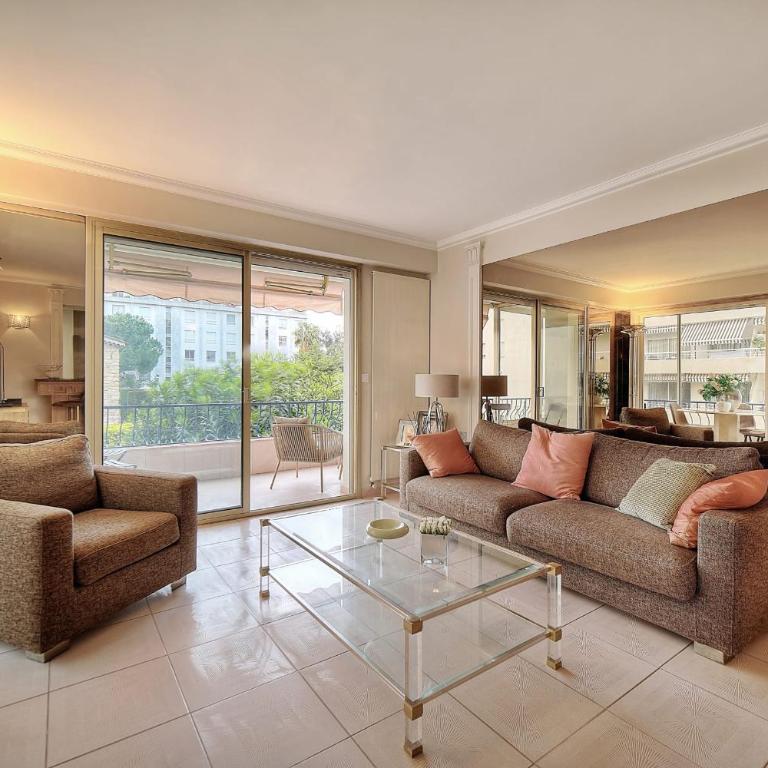 UPSTAYS Terrace 62m Apartment Near Beaches - Apartment - 1