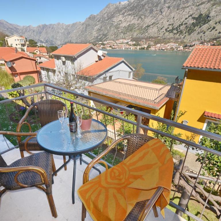 Apartments Andrija - Two-Bedroom Apartment with Balcony and Sea View - 3