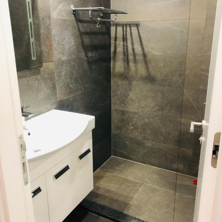 Swiss Central Luxury Apartment 132m2 - Apartman sa Terasom - 21