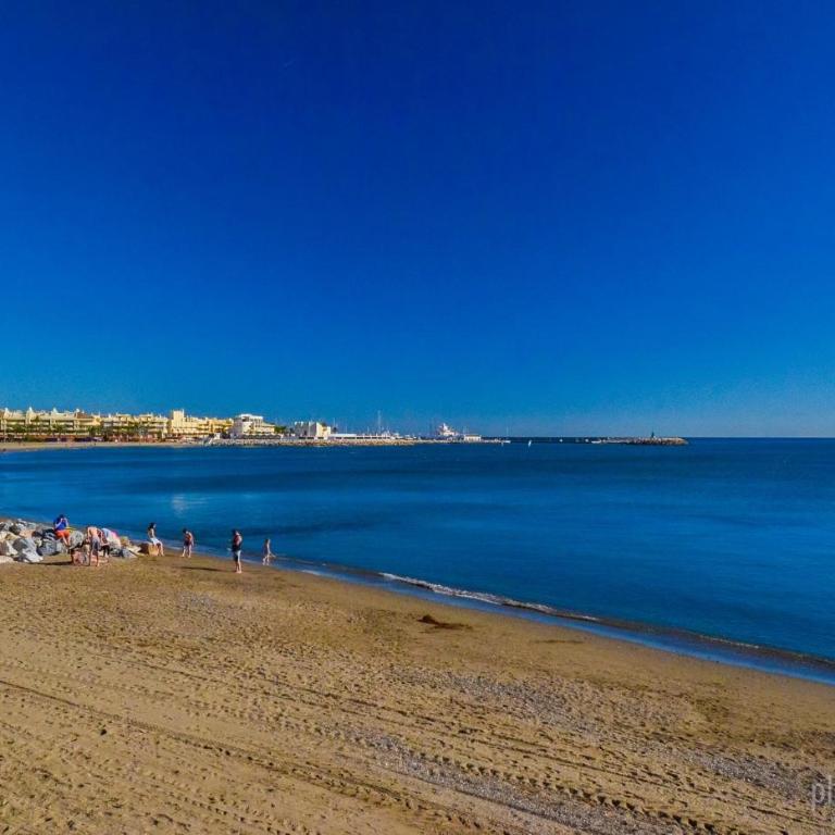 Los Patos II Apartamentos - A 300 m de playa - Piscina - PARKING GRATIS - EXCELENTE CONEXION WIFI - One-Bedroom Apartment - 40