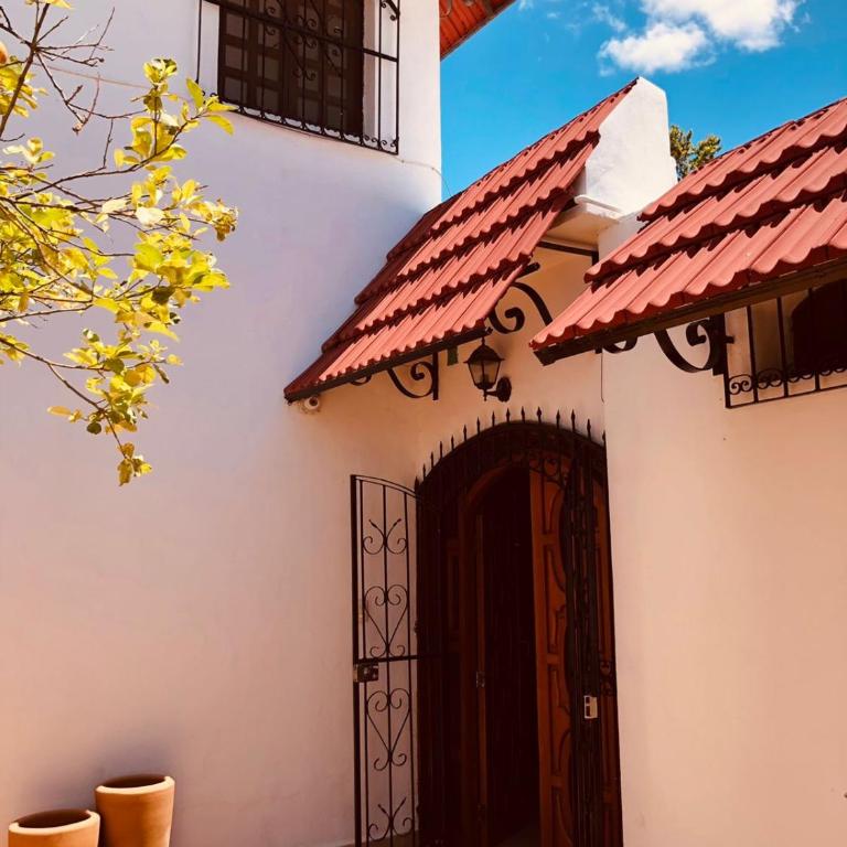 Villa Bugambilia Colonial Charm with Spacious Design and Private Pool Five Minutes from Downtown - Three-Bedroom Villa - 28