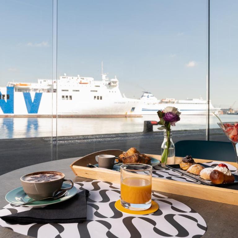 Smart Hotel Napoli - Camera Matrimoniale/Doppia con Letti Singoli con Patio - 4