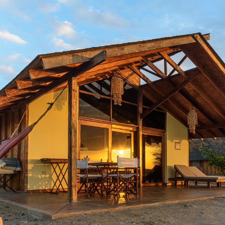 Wallac Bungalows Canoas de Punta Sal - One-Bedroom House - 4