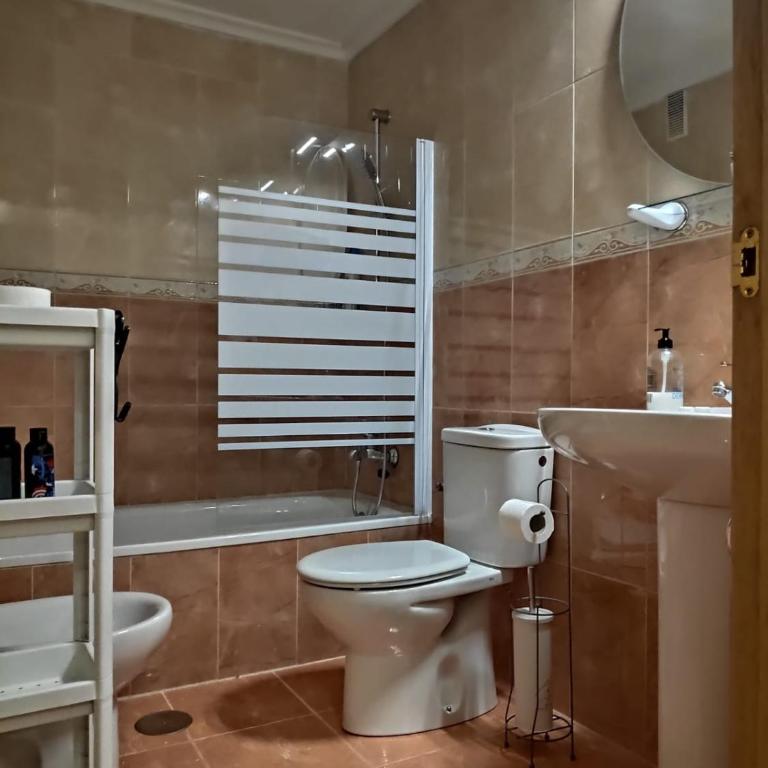 Apartamento céntrico con wifi y parking de coche tamaño medio - Apartamento de 2 dormitorios - 2
