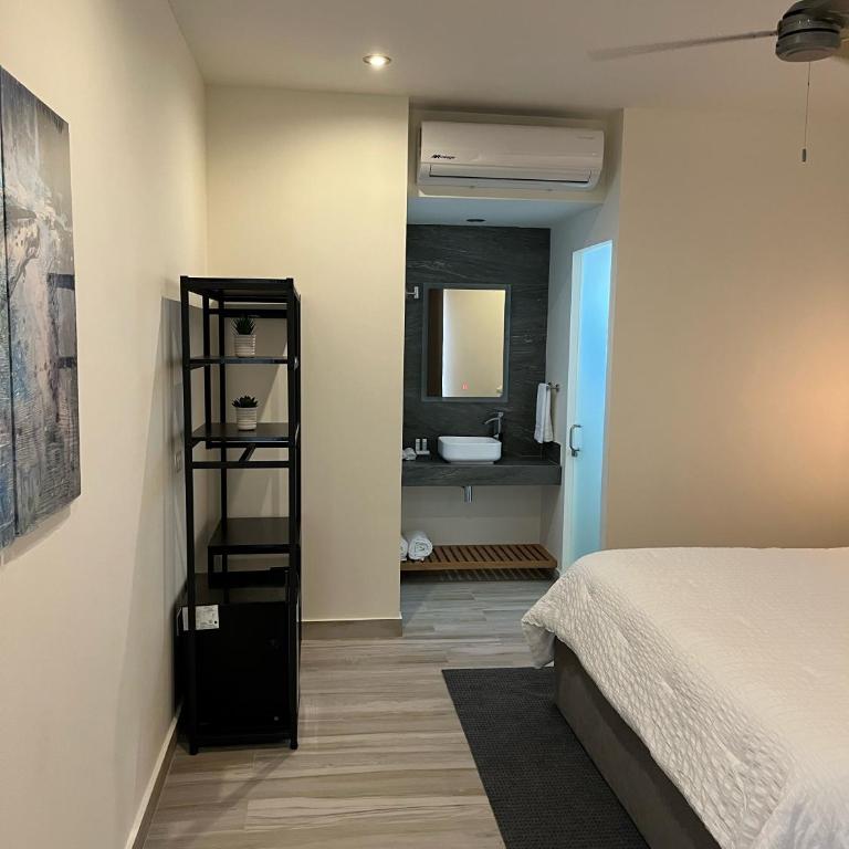 The Cove Boutique Hotel Adults Only - King Studio - 5