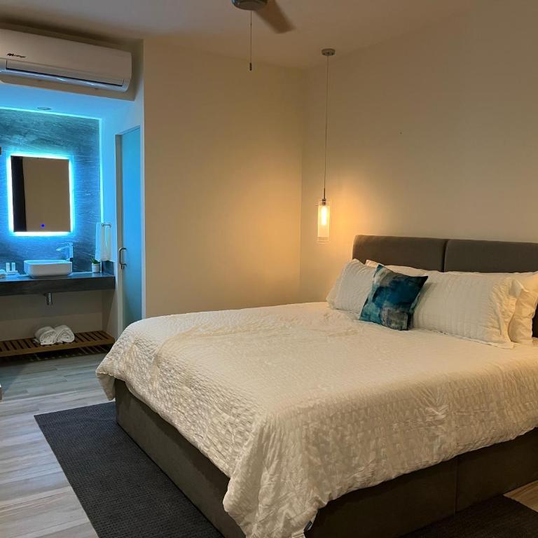The Cove Boutique Hotel Adults Only - King Studio - 4