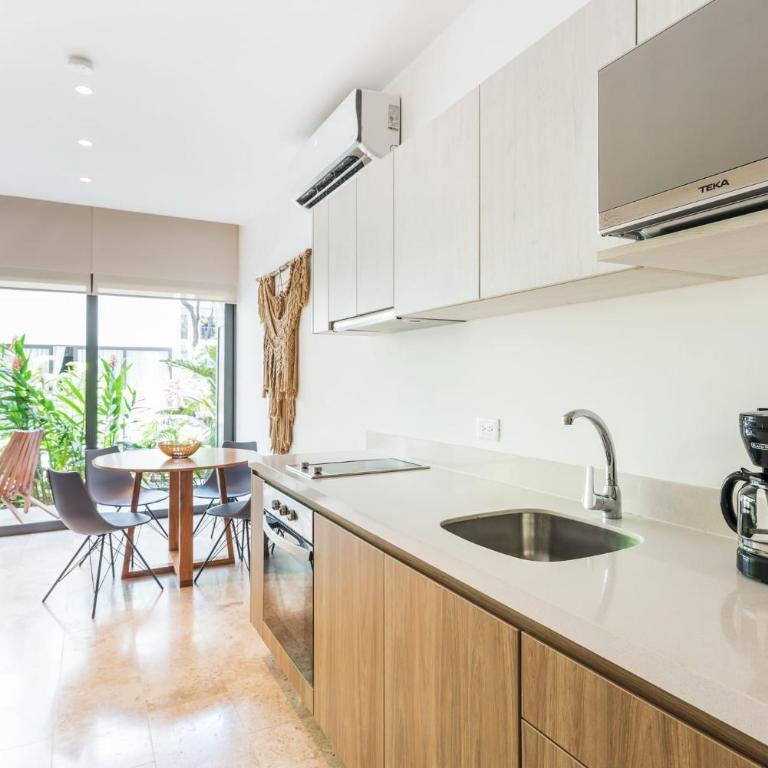 1BR Apt in #1 location, 100MB Wifi, IPANA 3 rooftop pools gym and rooftop bar with ocean view - Apartment - 14