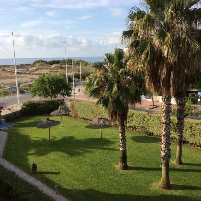 Apartamento con piscina en una preciosa playa - Two-Bedroom Apartment - 5