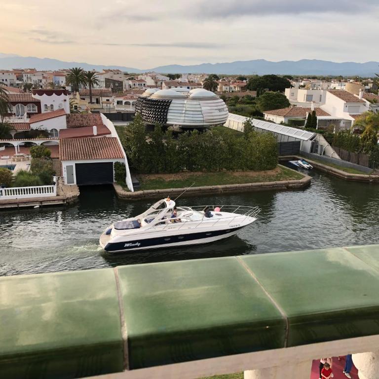 MAENA Marinola - Empuriabrava Port - 69m2- Vue canal principal - Plage centrale 500m - Apartamento de 2 dormitorios - 12