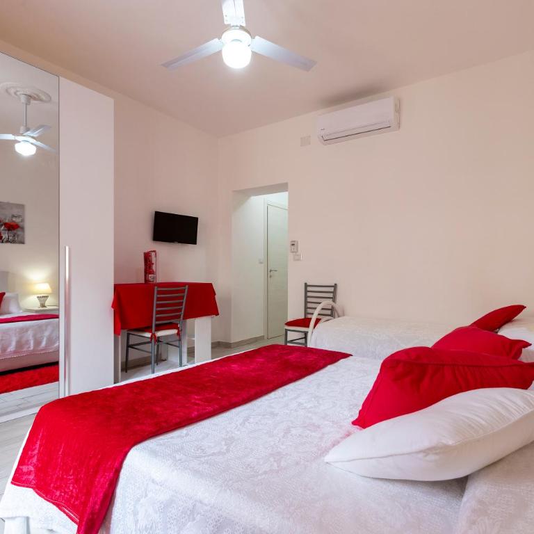 Jadianas Guest House - Camera Tripla con Bagno Privato - 4