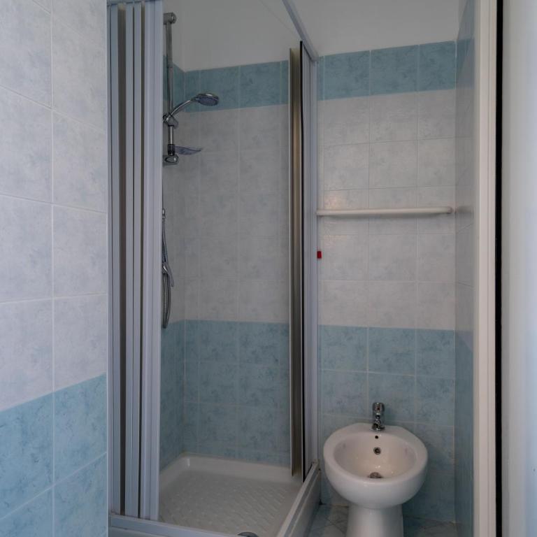 Villa Brunella - Camera Quadrupla con Bagno Privato - 3
