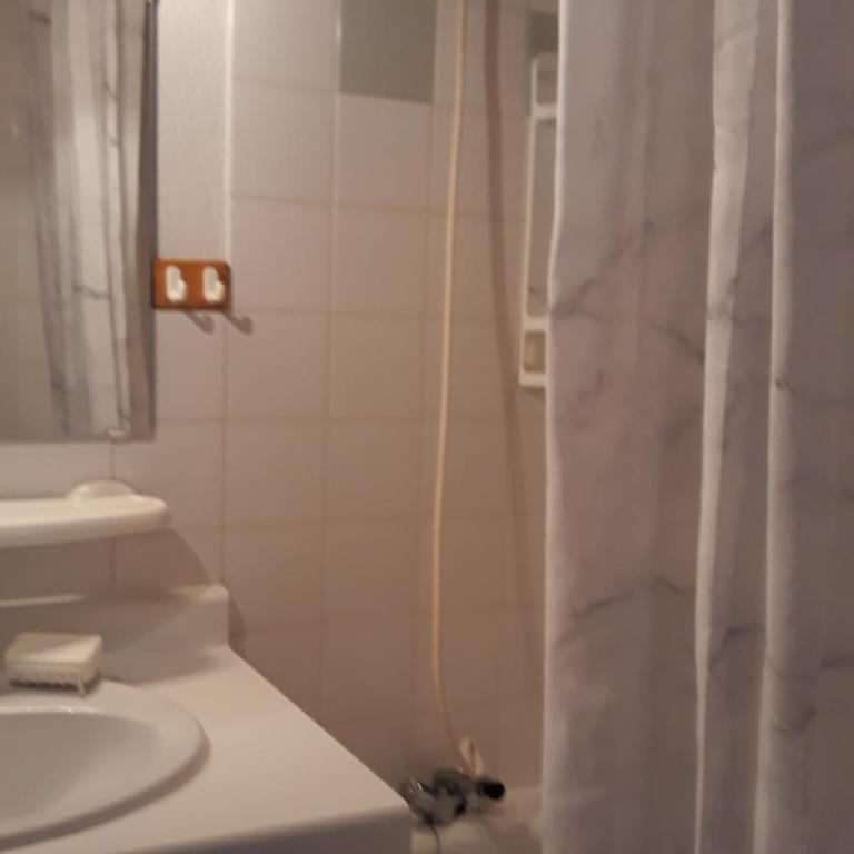 Appart situé au sein d'une résidence à Barèges pour 4 à 6 personnes, 1 chambre, 1 mezzanine - Two-Bedroom Apartment - 7