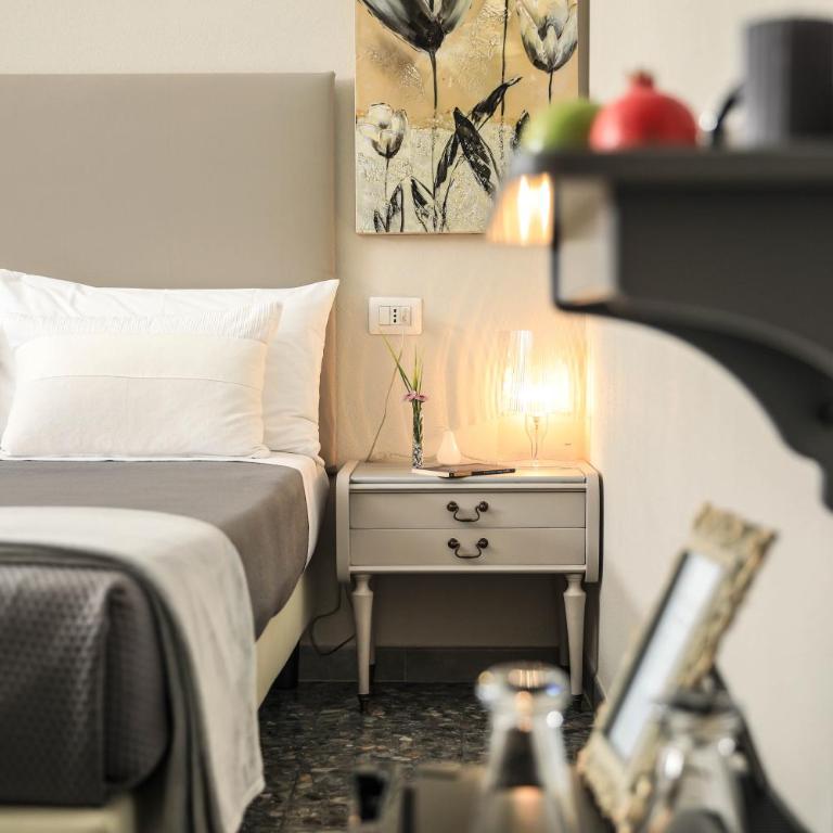 Musica Guest House - Deluxe Queen Room with Two Queen Beds - 10