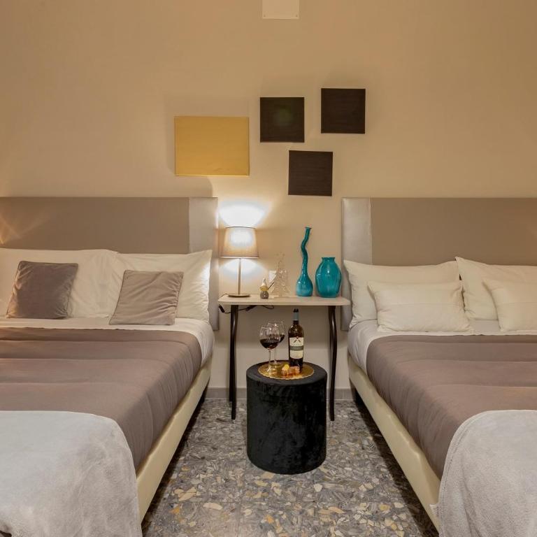 Musica Guest House - Deluxe Queen Room with Two Queen Beds - 12