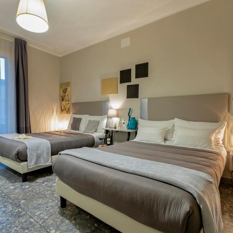 Musica Guest House - Deluxe Queen Room with Two Queen Beds - 1