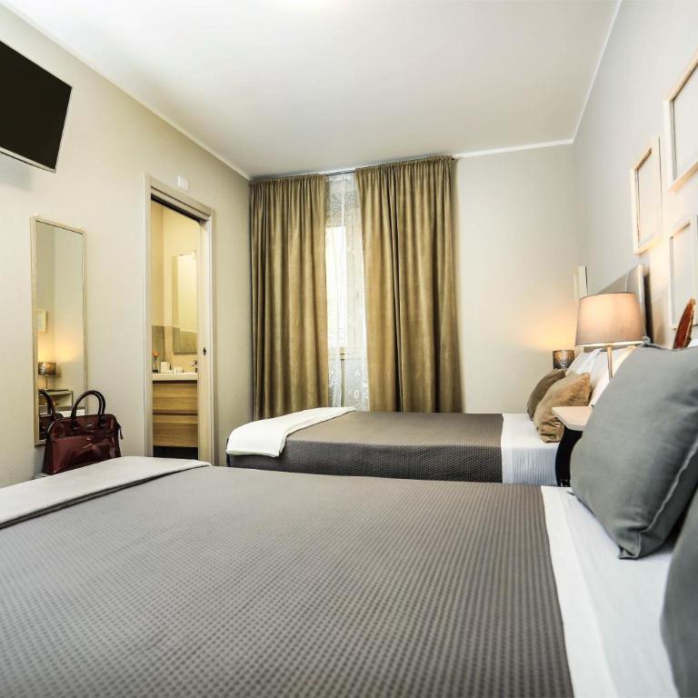 Musica Guest House - Standard Queen Room with Two Queen Beds - 9