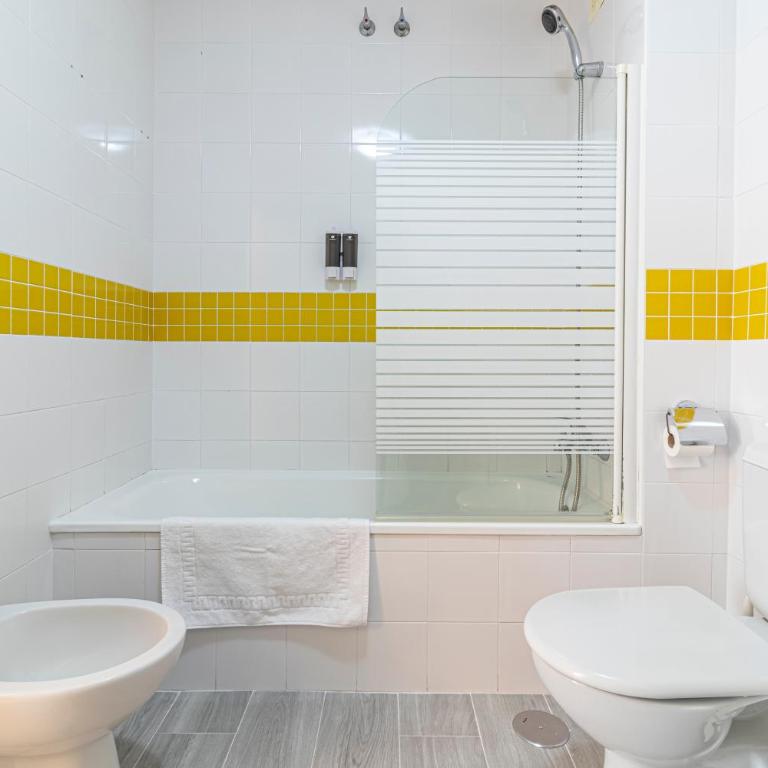 Allo Apartments Europa I Parking Piscina Padel 3 Habitaciones - Apartamento de 3 dormitorios - 80