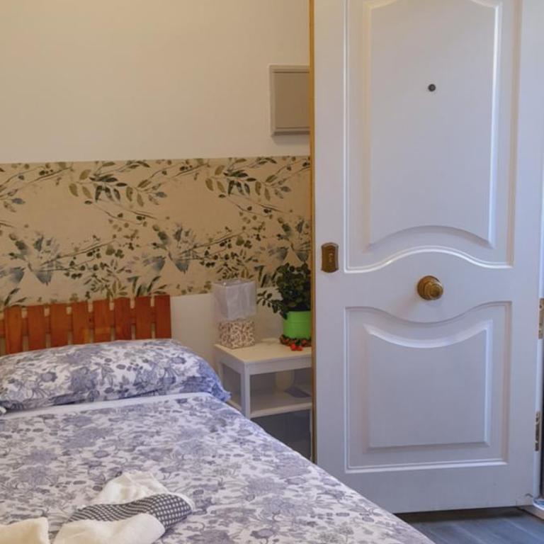 El Colmenar Hospedaje - Double Room with Private Bathroom - 3