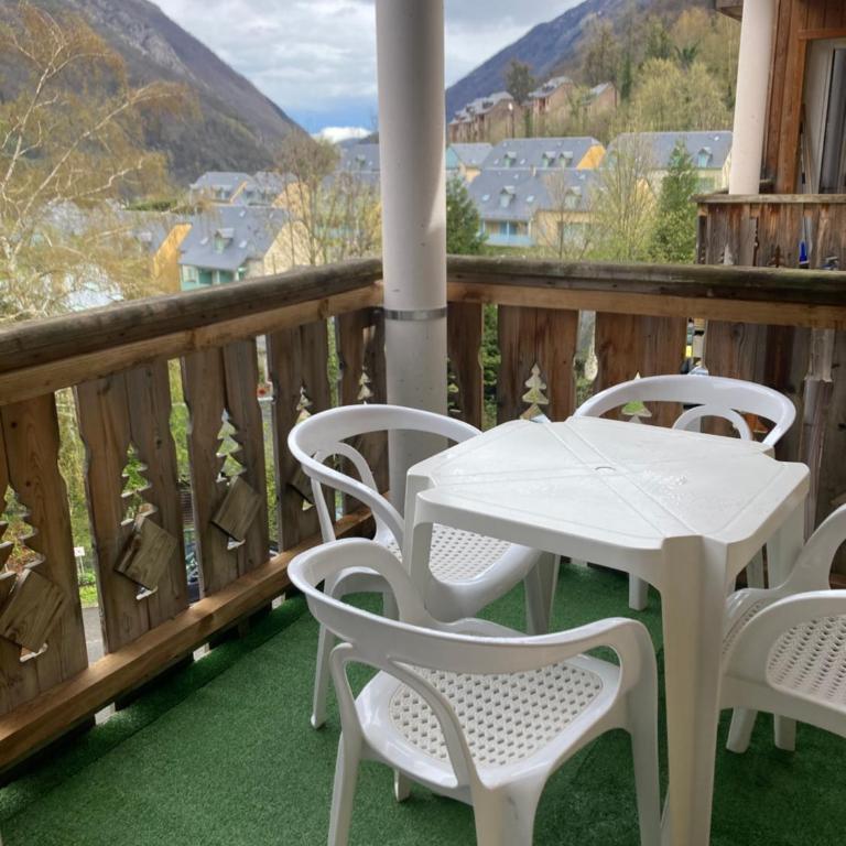 Appartement 4/6 pers 38m2, vue montagne, piscine chauffée, 500m centre ville - Appartement 2 Chambres - 8