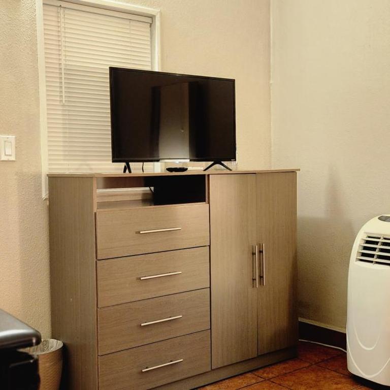GGG Stay & Wellnest - Standard Double Room with Shared Bathroom - 21