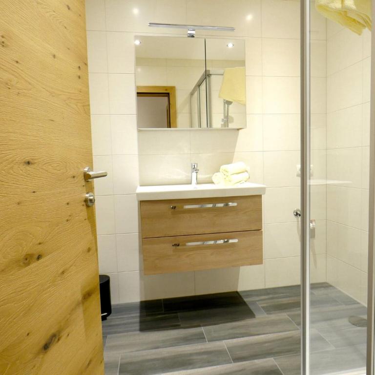 Top holiday flat in Fügen near the ski area - Two-Bedroom Apartment - 16