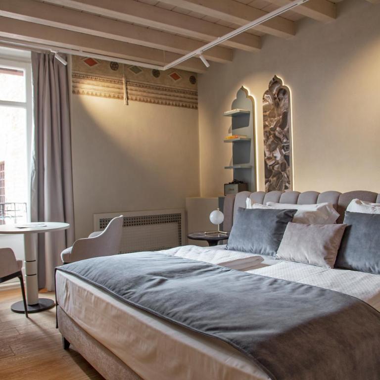 Relais Balcone di Giulietta - Camera Deluxe Matrimoniale con Vasca Idromassaggio - 2