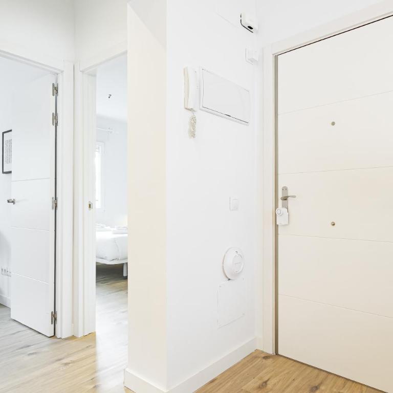 Vallecano Apartments by Olala Homes - Three-Bedroom Apartment - 17