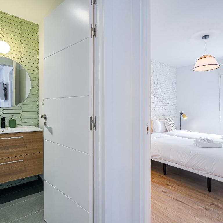 Vallecano Apartments by Olala Homes - Three-Bedroom Apartment - 23