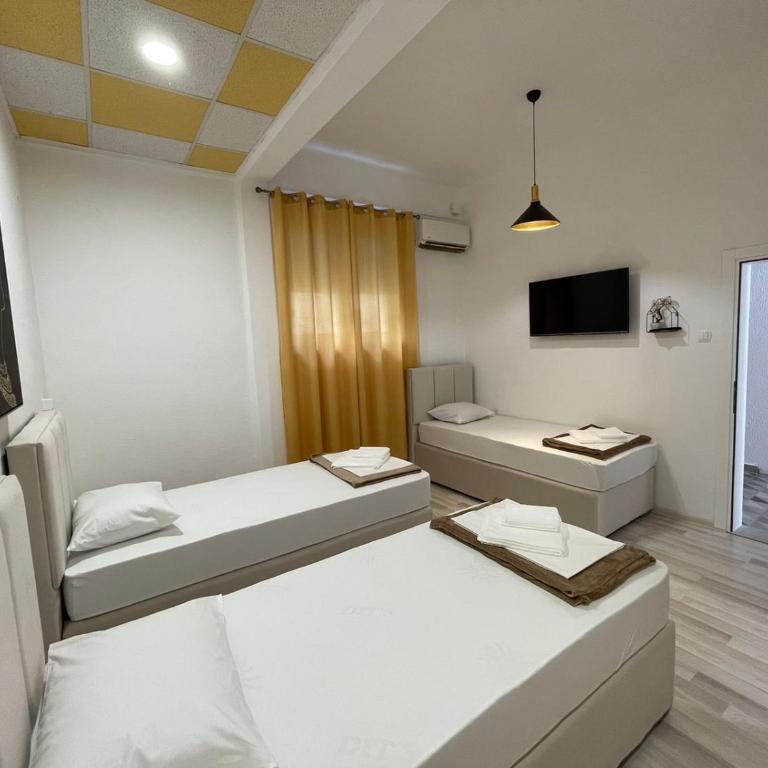 Hostel Izvor - Superior Triple Room - 11