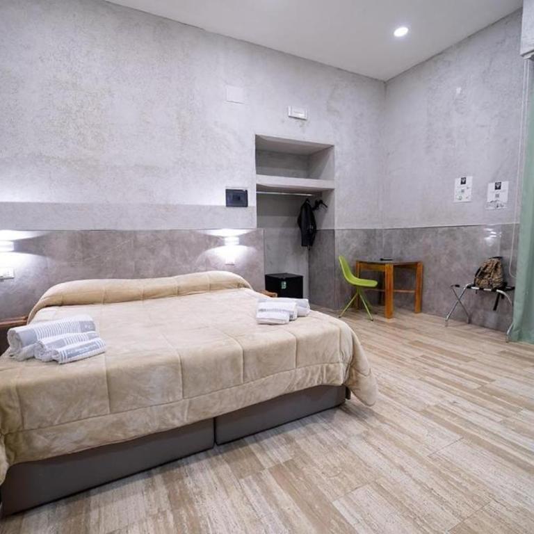 Medina H. Napoli Centro, by ClaPa Group - Camera Matrimoniale Standard - 4