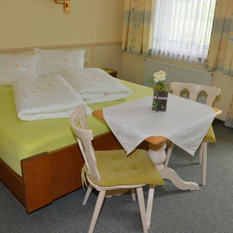Haus Panorama - Doppelzimmer mit Dusche - 1