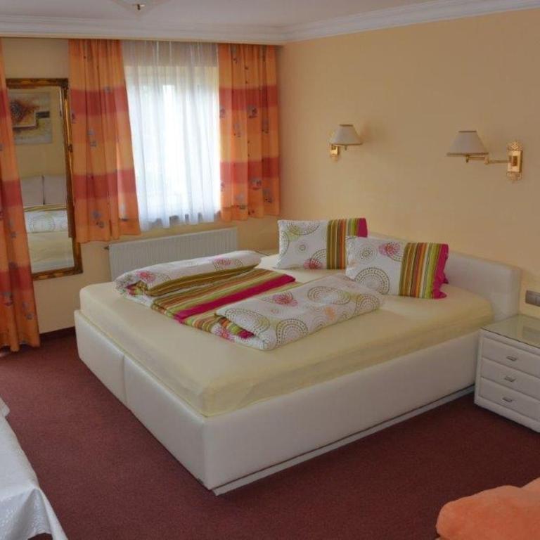 Haus Panorama - Doppelzimmer mit Dusche - 2