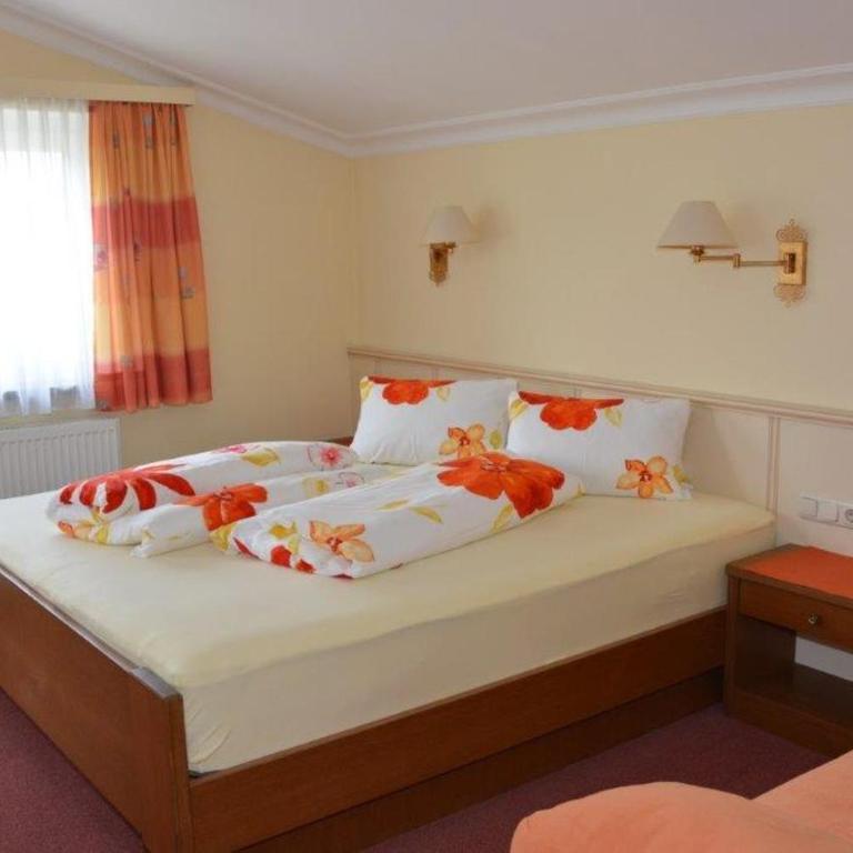 Haus Panorama - Doppelzimmer mit Dusche - 2
