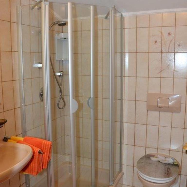 Haus Panorama - Doppelzimmer mit Dusche - 4