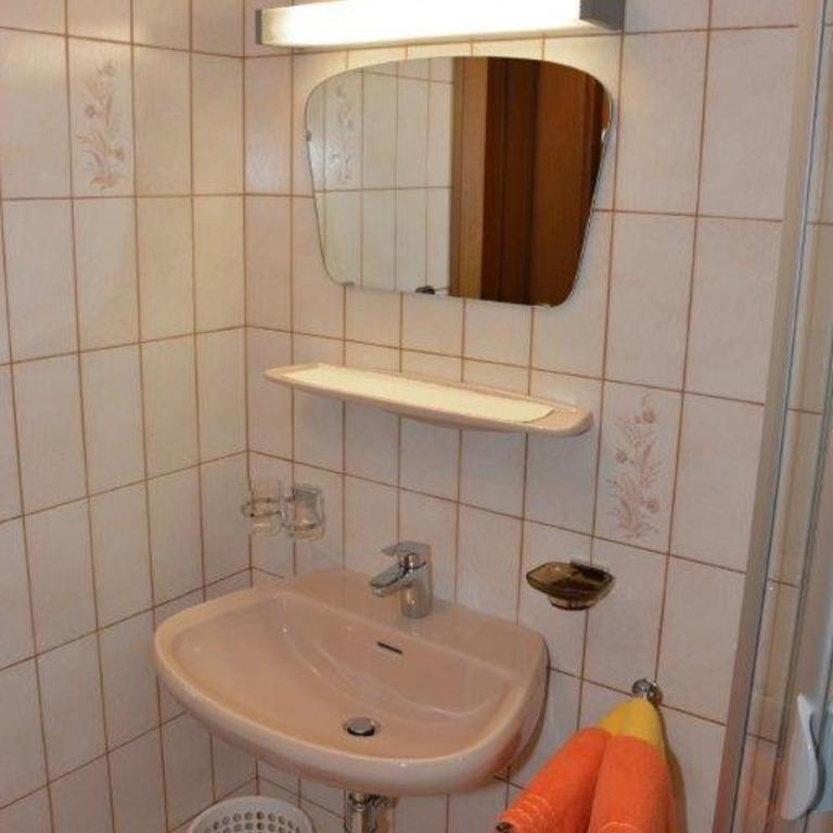 Haus Panorama - Doppelzimmer mit Dusche - 5
