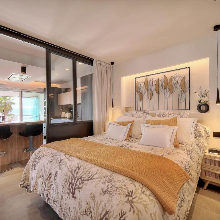 Cannes Luxury Rental - Stunning sea front apartment - Appartement - 9