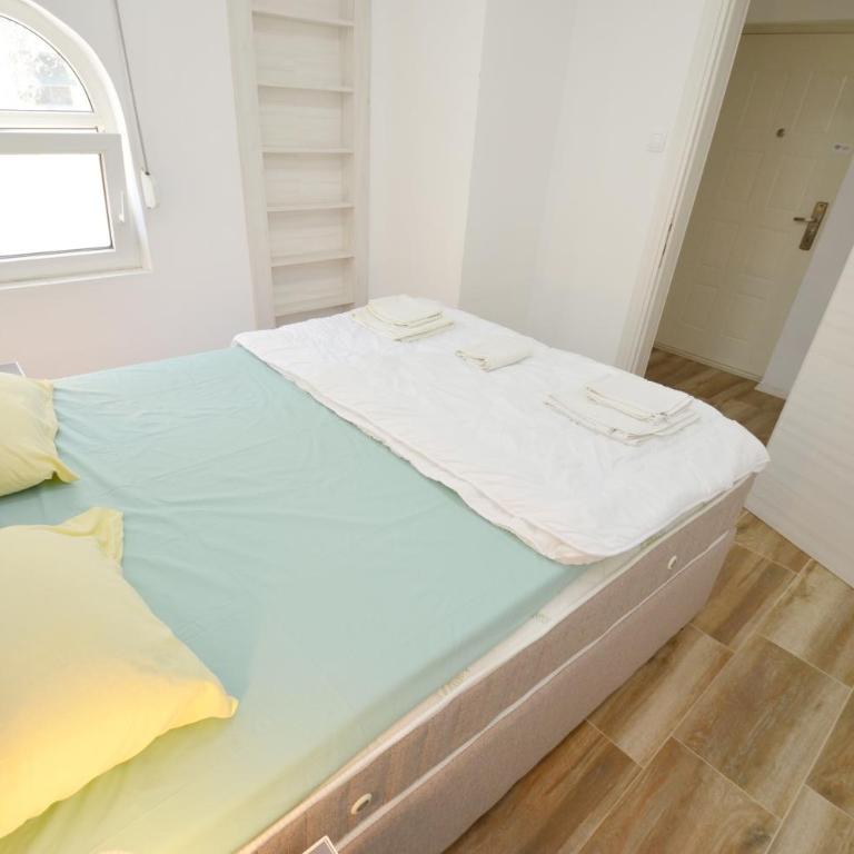 Bugi - Apartment with Balcony - 2