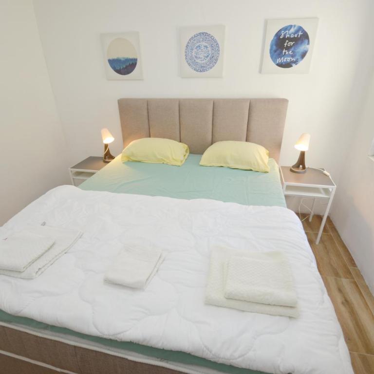 Bugi - Apartment with Balcony - 3