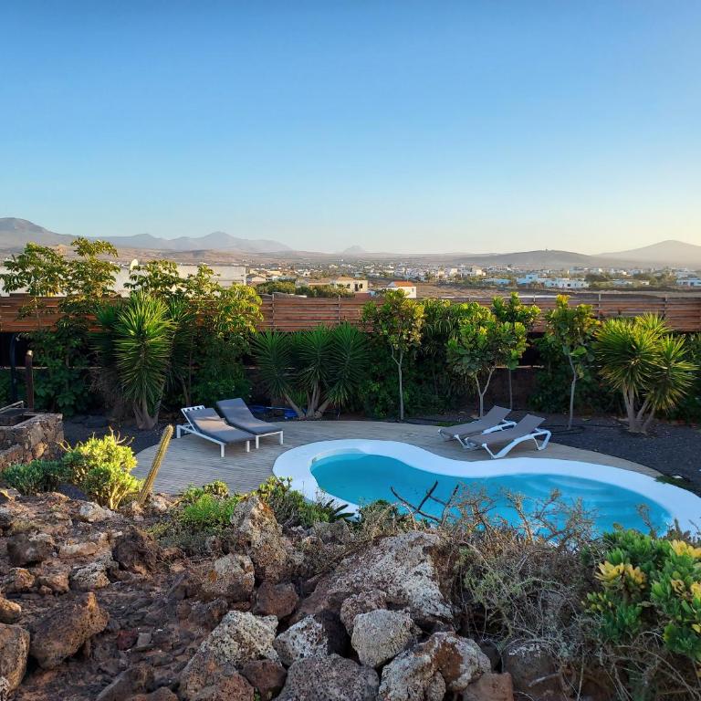 Private villa with pool in Lajares - Three-Bedroom Villa - 1